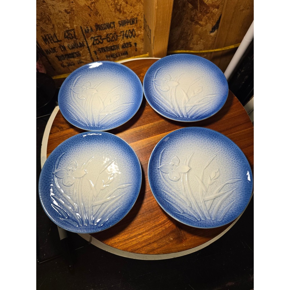 Vintage Tominaga Japan Blue White Iris Floral Plates 6in Set of 4 Raised Design